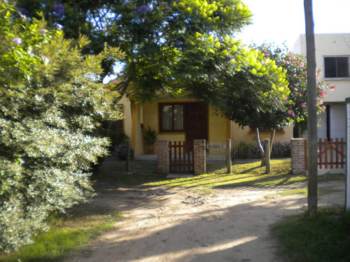 Imagen 4 de 15 de Casa 3 Dormitorios, Parrillero, Garage, Zona Muy Tranquila.