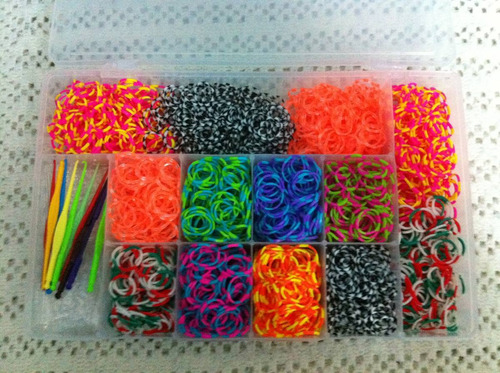 Rainbow Loom - Pulseira 2.600 Elásticos Dual Color + Maleta