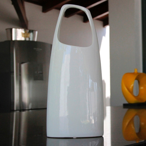 Imagem 4 de 6 de Vaso Em Cerâmica Com Alça Estilo Bolsa Grande Branco - Bu092