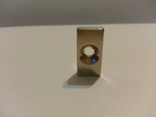 Imagem 4 de 10 de Imã De Neodímio / Super Forte / 20mm X 10mm X 4mm - 1 Peça