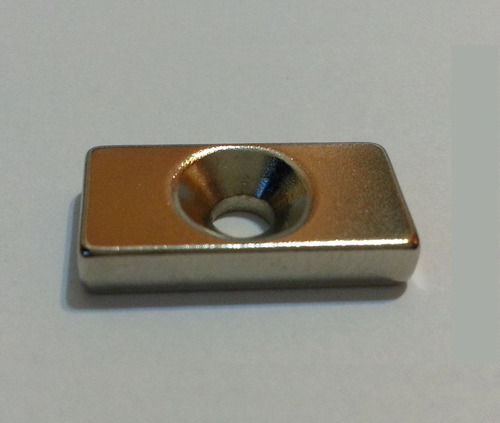 Imã De Neodímio / Super Forte / 20mm X 10mm X 4mm / 10 Peça