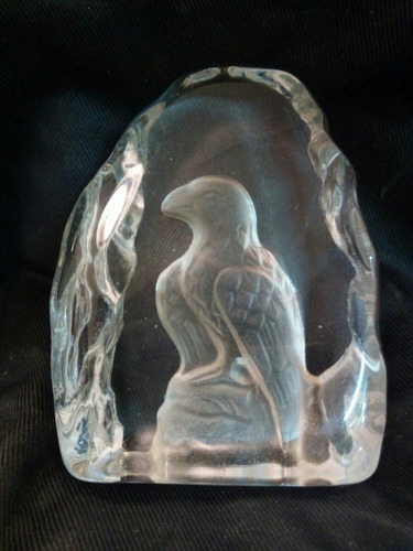 Placa De Cristal, Superficie Hialina Y Bajo Relieve  Aguila