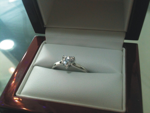 Imagen 4 de 8 de Anillo Con Diamante Cultivado Corazon De 50 Pts.