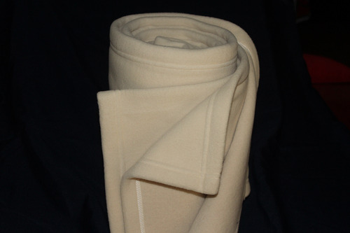 Imagen 2 de 2 de Cobija King Polar Fleece 350 Gr/mlcrudo