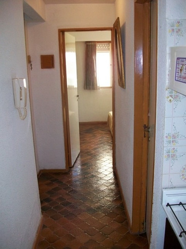 Imagen 5 de 13 de Departamento En Venta . 2 Ambientes - Cochera Privada Cubierta - 2 Ascensores- -3er Piso Al Frente