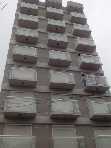 Imagen 3 de 13 de Departamento En Venta . 2 Ambientes - Cochera Privada Cubierta - 2 Ascensores- -3er Piso Al Frente
