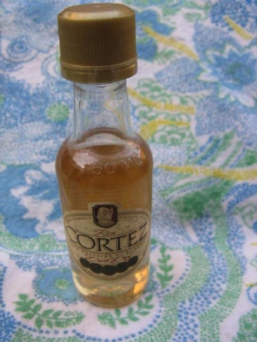 Mundo Vintage:  Botellita Licor Ron Cortez Sellad Bfk Lc13br