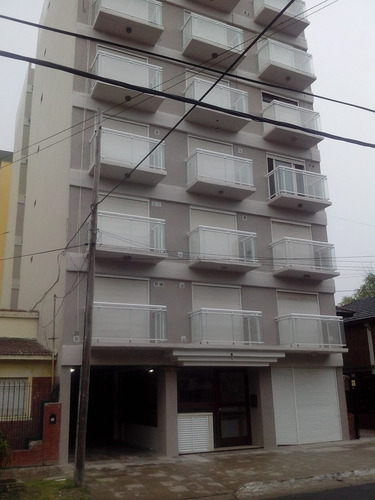 Imagen 2 de 13 de Departamento En Venta . 2 Ambientes - Cochera Privada Cubierta - 2 Ascensores- -3er Piso Al Frente