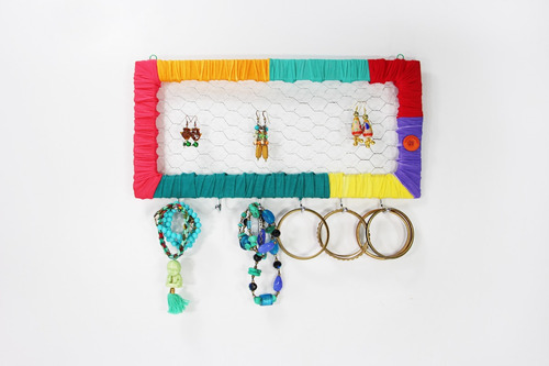 Porta Aros. Pulseras Y Collares En Orden