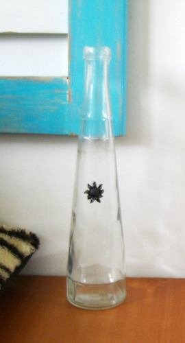 Botella Decorativa Florero De Vidrio Tallada Flor De Peltre (Usado)