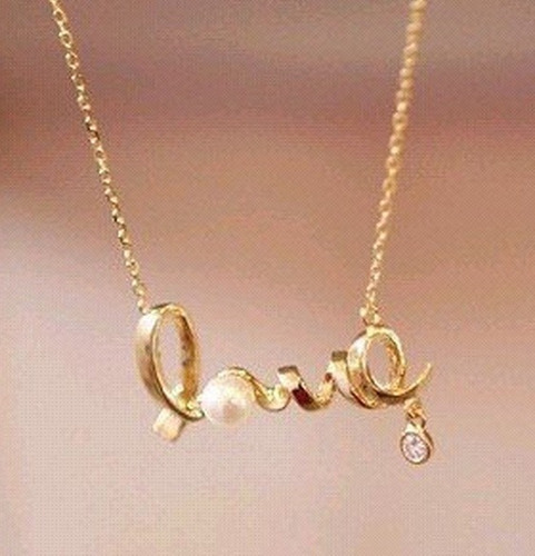 Colar Gargantilha Com Pingente Love Pérola Simulada E Strass