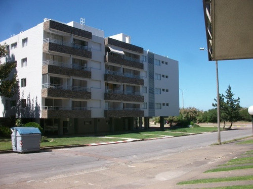 Imagen 2 de 14 de Apartamento En Punta Del Este Frente Al Mar. Pda 15. Mansa
