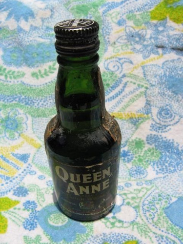 Mundo Vintage: Botellita Licor Whisky Queen Anne Bfk Lc13br