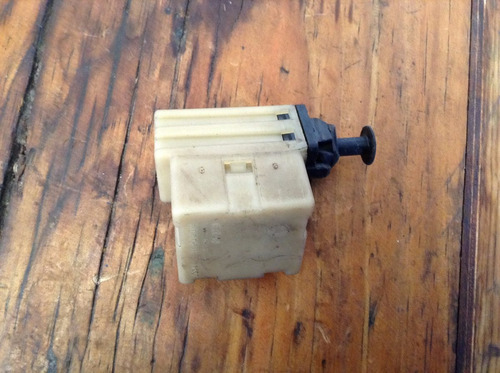 Switch De Freno Original Cirrus Cavalier Mod 95-00 Oem