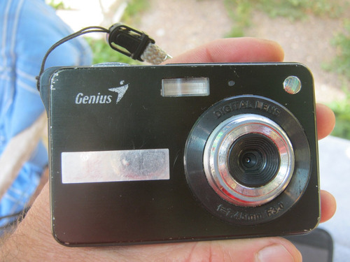 Camara Digital Genius A Bateria Extra Plana Y Memoria 2 Gb.