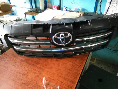 Imagen 3 de 6 de Parrilla Toyota Corolla 09-12 Con Emblema