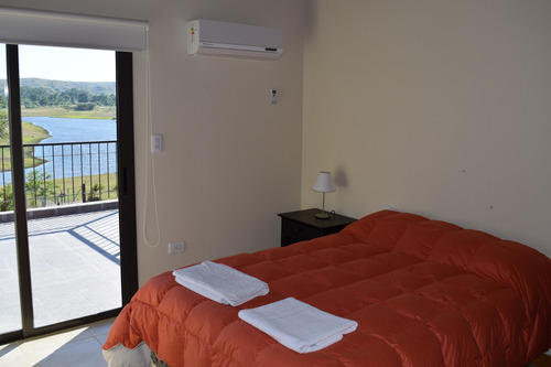 Imagen 8 de 14 de Casa Frente Al Lago Cordoba - Potrero De Garay