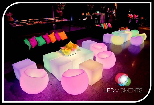 Imagen 6 de 10 de Alquiler Muebles Led Luminosos Cubos Sillones Mesas Barras