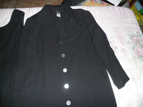 Vestido Con Sobretodo Negro. (Usado)