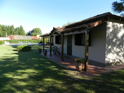 Imagen 1 de 13 de Casa Quinta - Gran Quincho Con Parrilla Y Pileta