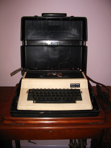 Maquina De Escribir Electrica Con Estuche