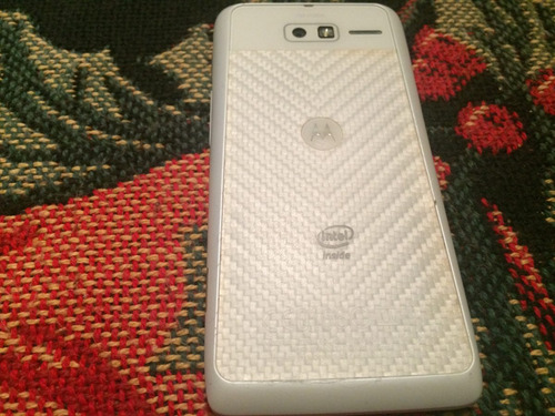 Motorola Xt890 Rarz I Blanco Usado $1500. (Usado)