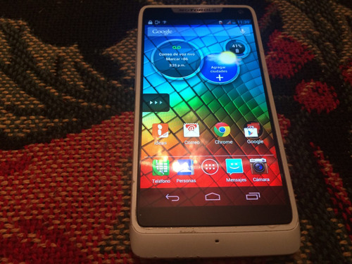 Motorola Xt890 Rarz I Blanco Usado $1500. (Usado)