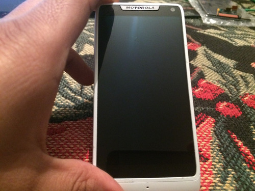 Motorola Xt890 Rarz I Blanco Usado $1500. (Usado)