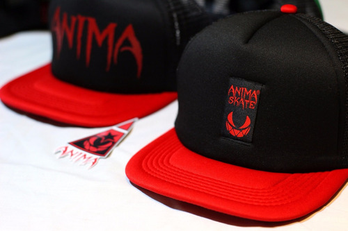 Snapback Trucker Anima Skateboards Negro/rojo Etiqueta