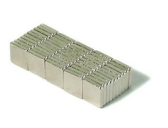 Imagem 6 de 6 de Imã De Neodímio / Super Forte / 5mm X 5mmx 1mm * 10 Peças *