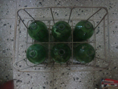 6 Sifones De Soda Verdes Sin Pico Y El Canasto De Alambre