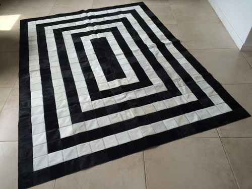 Imagen 2 de 4 de Alfombra Patchwork Cuero Vaca Pelo 2,4x1,8m. Blanca/negra