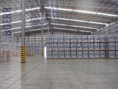 Imagen 2 de 8 de 5000m Dentro Del Parque De Pilar. Docks De Carga, Rampa.