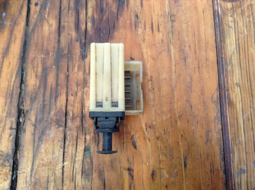 Switch De Freno Original Cirrus Cavalier Mod 95-00 Oem