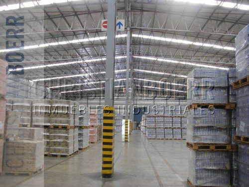 Imagen 7 de 8 de 5000m Dentro Del Parque De Pilar. Docks De Carga, Rampa.