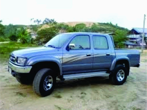 Pilares Parales Toyota Hilux 98 Accesorio Cromados