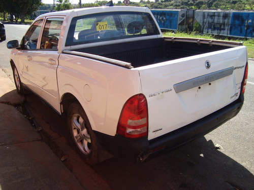 Imagem 13 de 13 de Peças Sucata De Ssangyong 2010 Diesel Motor Cambio Lataria