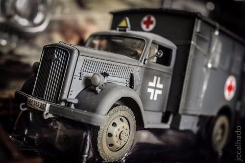 Miniatura Caminhão  Militar German 4x4 Ambulance  1:32