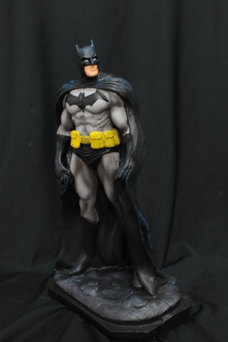 Batman Escultura Em Resina 30cm