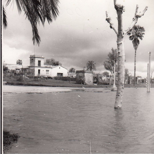 Mercedes Fotografia De Prensa De Inundacion