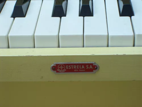 Antigo brinquedo da ESTRELA ESCOLA MUSICAL. Piano em fo