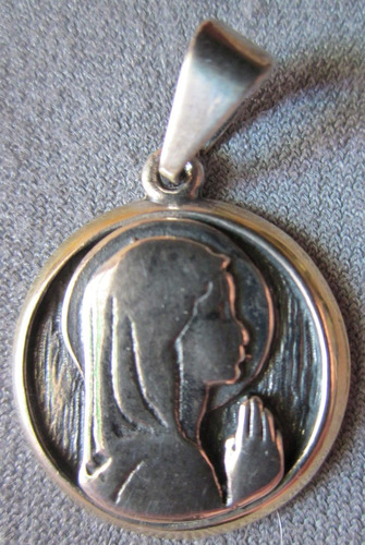Medalla Virgen Niña De Metal Blanco Borde Enchapado Oro 