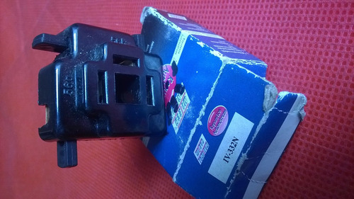 Conector Para Bombillo H4 Iv-332n Marca Mitech Ignition