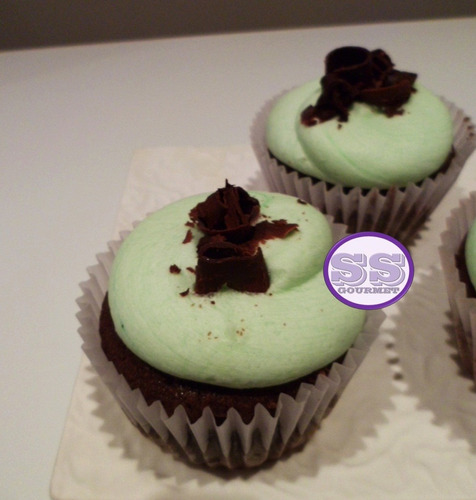 12 Cupcakes Gourmet Especiales De Menta Y Chocolate