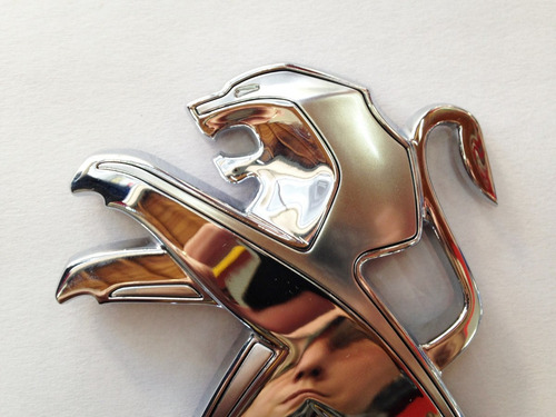 Insignia Emblema Logo Capot Parrilla Peugeot 208 Cromado