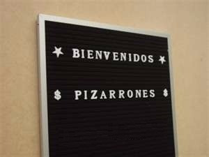 Pizarrón Ranurado Negro 40 X 60 Con 960 Letras Blancas D 2cm