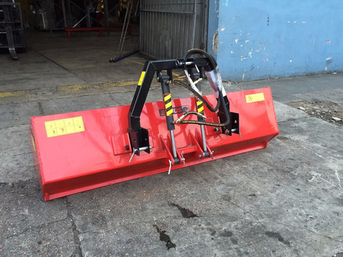 Imagen 4 de 8 de Pala Trasera Para Tractor Equus 1.20m 2 Cilindros