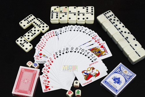 Set De 2 Póker Dominó Dados X 5 Kit Cartas Casino Juego Azar