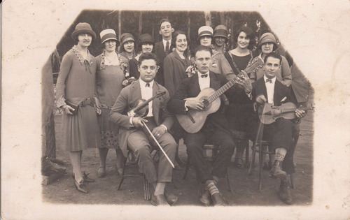 Antigua Fotografia Postal Grupo Musica Vestimenta Vintage