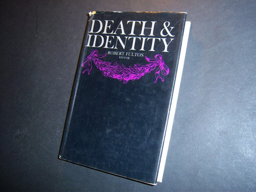 Death And Identity . Robert Fulton : Editor . En Inglés